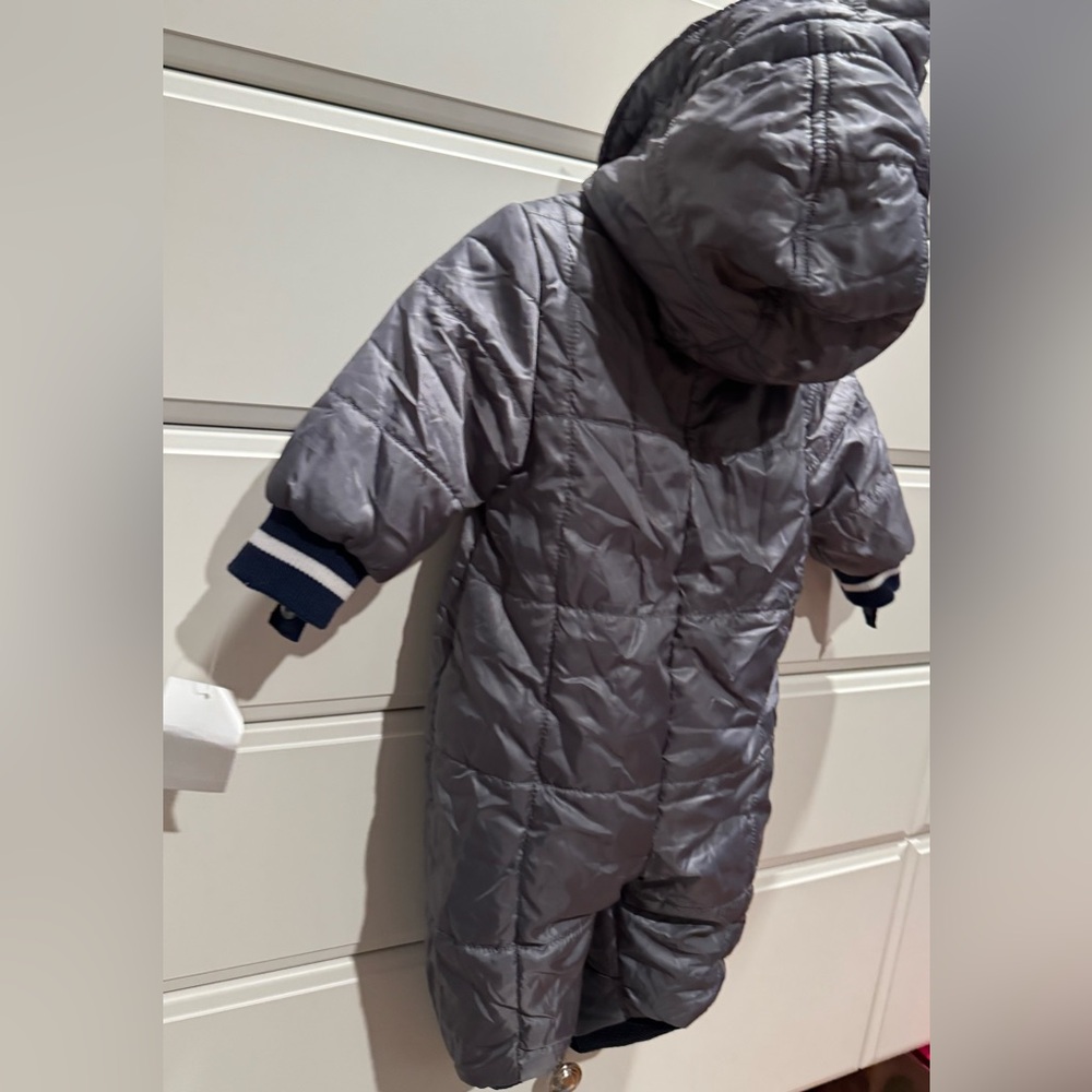 NWT* Urban Republic Charcoal Gray Faux Fur Zip Snowsuit Onesie size: 6 months - Picture 5 of 5